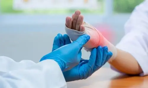 El Bileği Kırığı Nedir? Belirtileri ve Tanısı