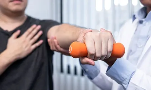 El Fizyoterapisi Nedir? Hangi Hastalıklarla Çalışır?