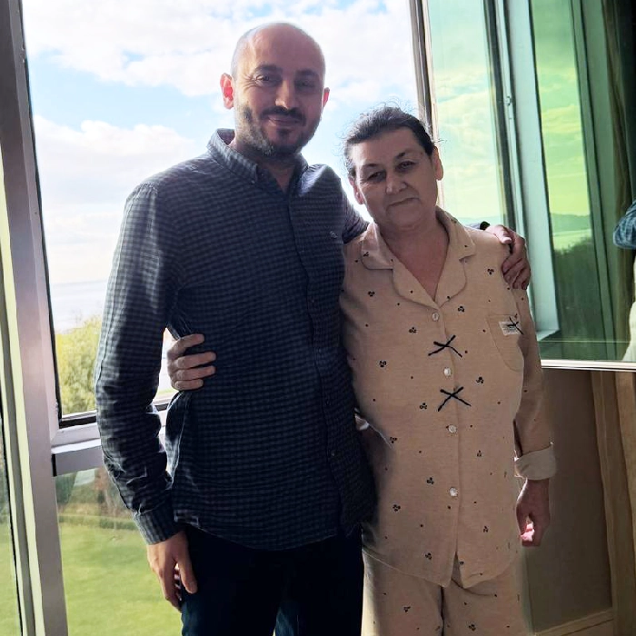 Total Diz Protezi Hastası